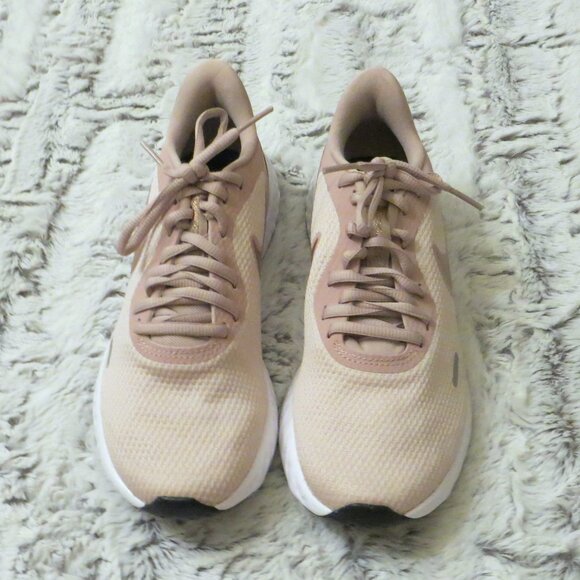 Nike Revolution 5 Barely Rose Women's US Size 6 Sneakers New - Picture 4 of 7